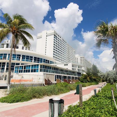 Castle 828 Oceanfront View With Balcony, Pool, Tennis, Beach Access And Free Parking! Miami Beach Bagian luar foto
