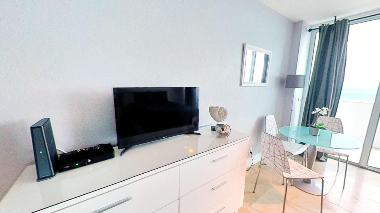 Castle 828 Oceanfront View With Balcony, Pool, Tennis, Beach Access And Free Parking! Miami Beach Bagian luar foto