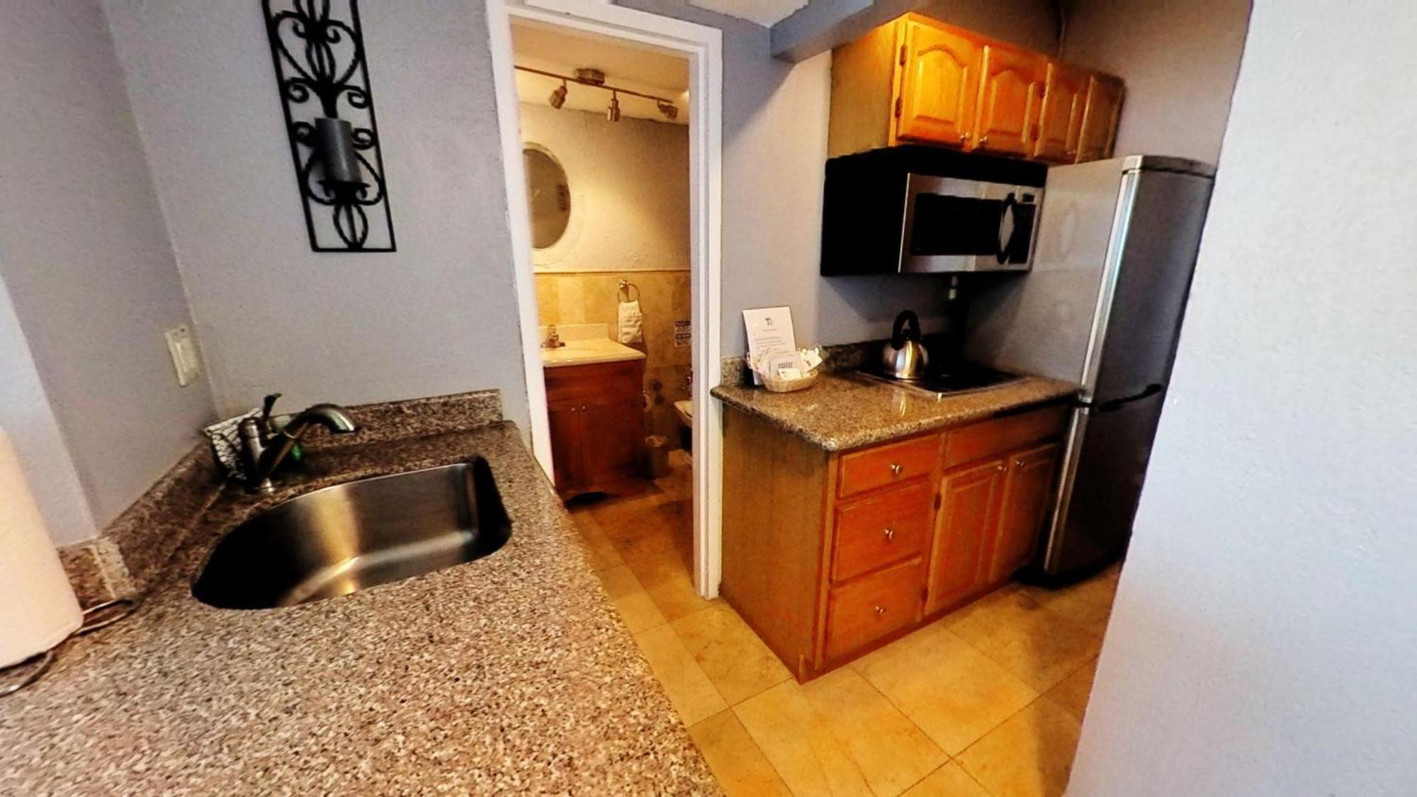 Castle 828 Oceanfront View With Balcony, Pool, Tennis, Beach Access And Free Parking! Miami Beach Bagian luar foto