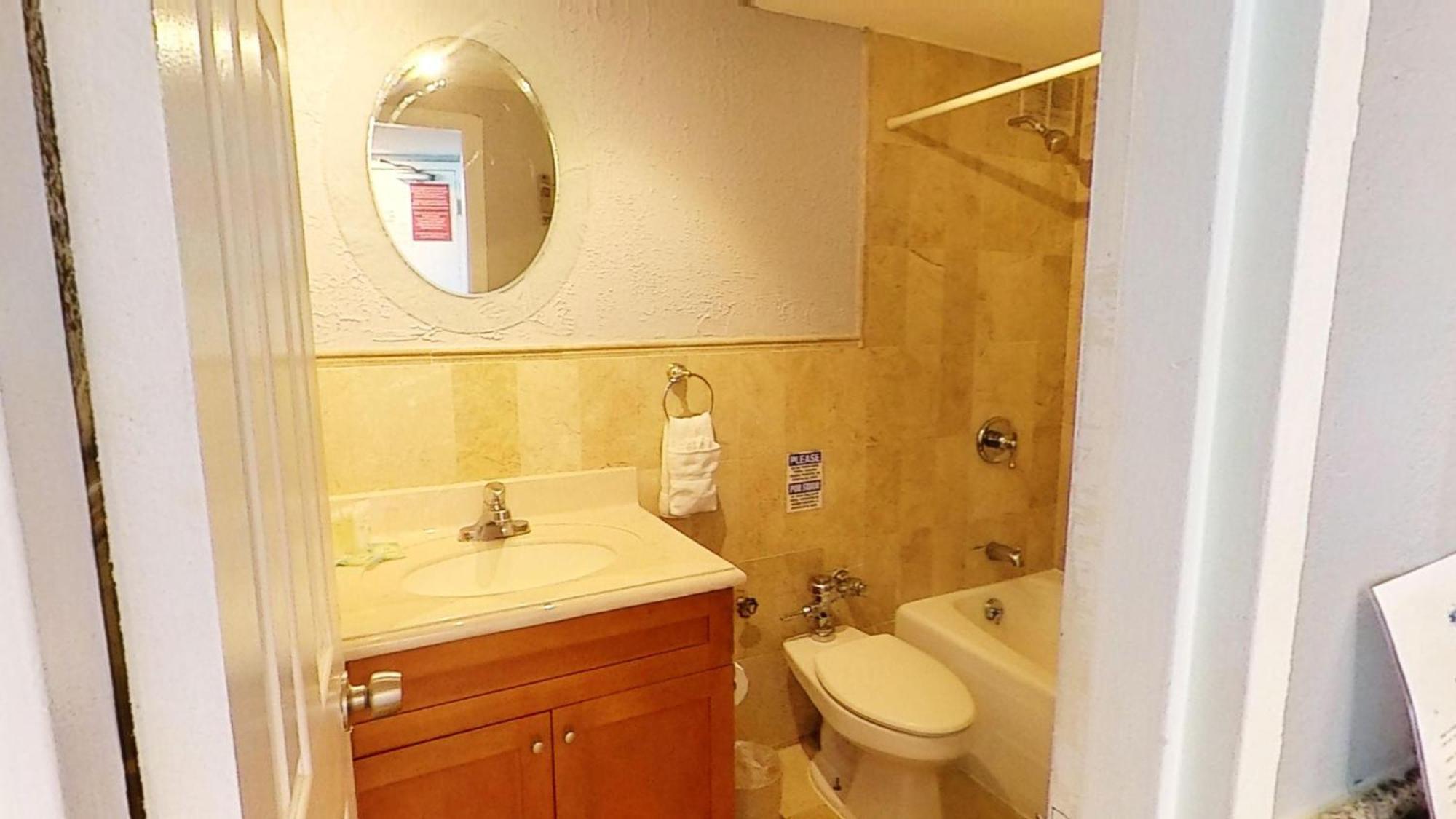 Castle 828 Oceanfront View With Balcony, Pool, Tennis, Beach Access And Free Parking! Miami Beach Ruang foto