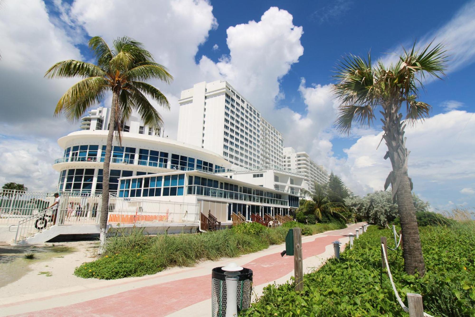 Castle 828 Oceanfront View With Balcony, Pool, Tennis, Beach Access And Free Parking! Miami Beach Bagian luar foto
