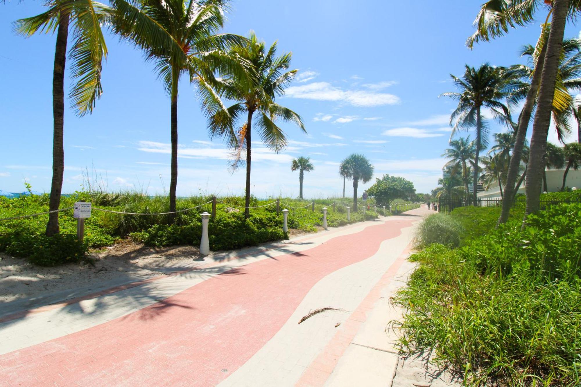 Castle 828 Oceanfront View With Balcony, Pool, Tennis, Beach Access And Free Parking! Miami Beach Bagian luar foto