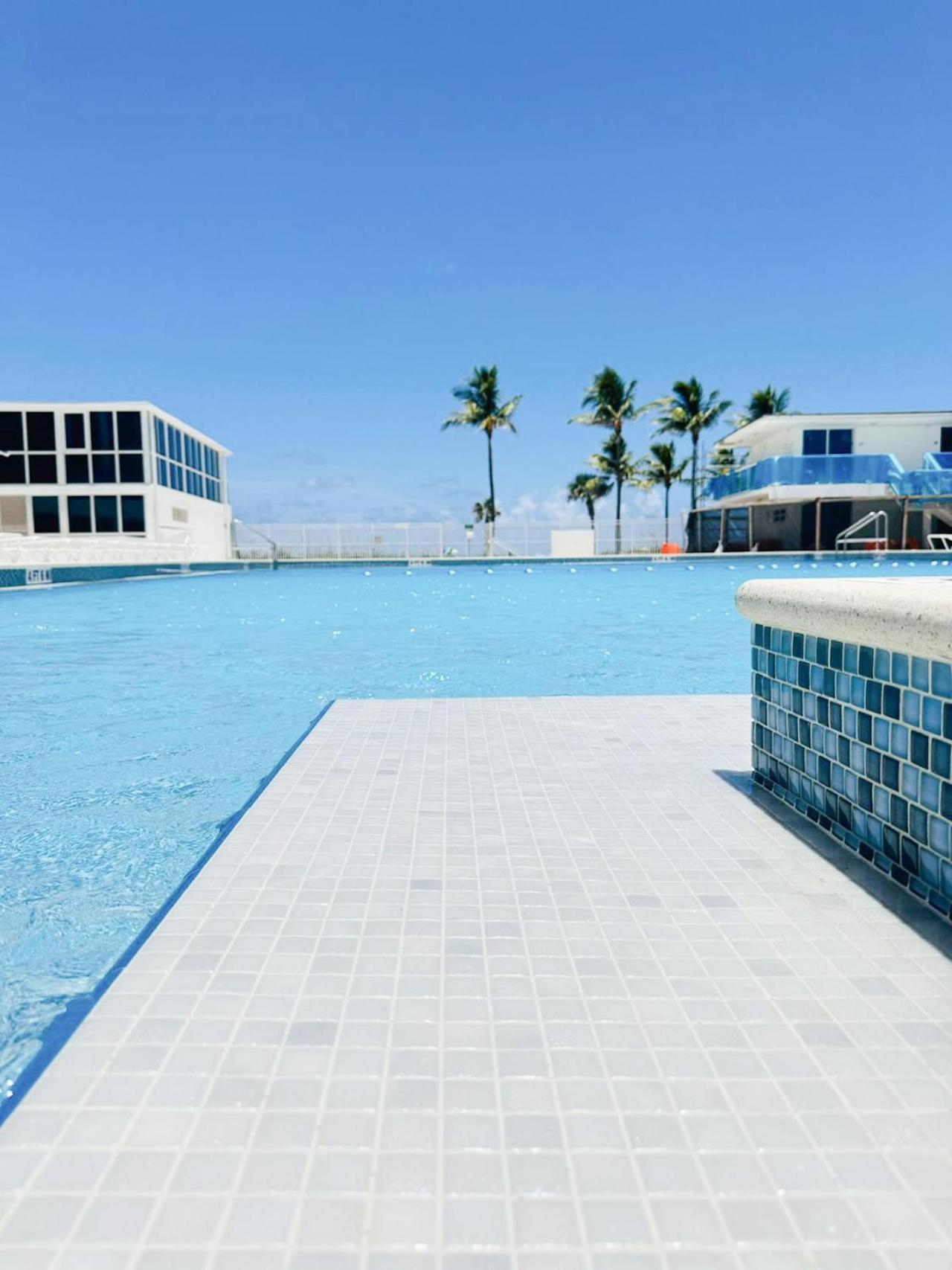 Castle 828 Oceanfront View With Balcony, Pool, Tennis, Beach Access And Free Parking! Miami Beach Bagian luar foto